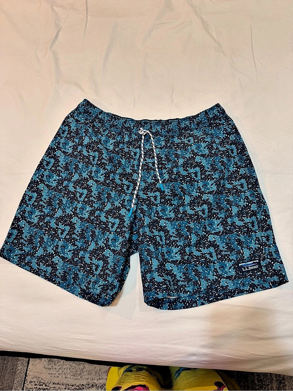L.L.Bean Men's Camo Swim Trunks Blue & Black Size L
